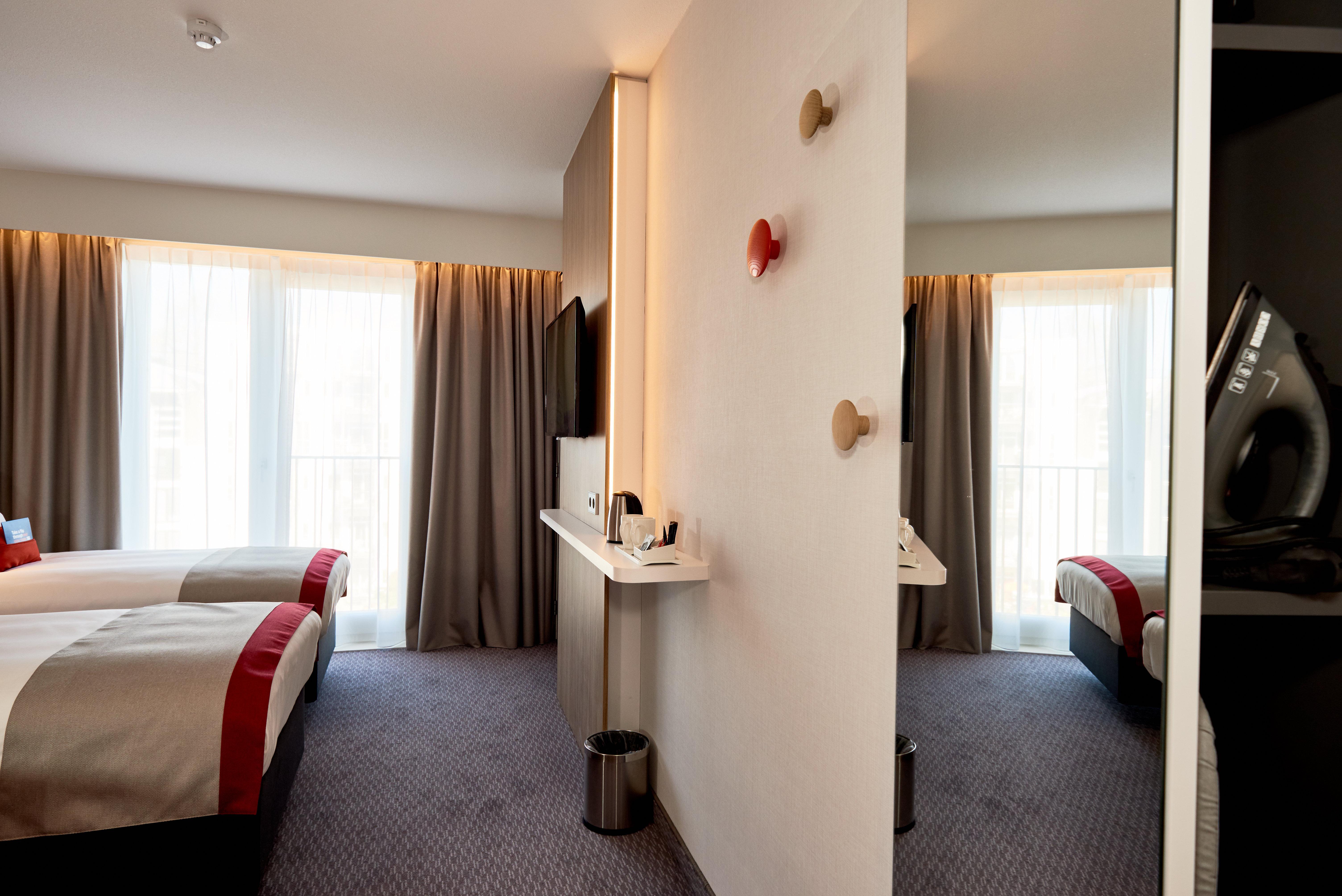 Holiday Inn Express Amsterdam - City Hall By Ihg Exterior foto