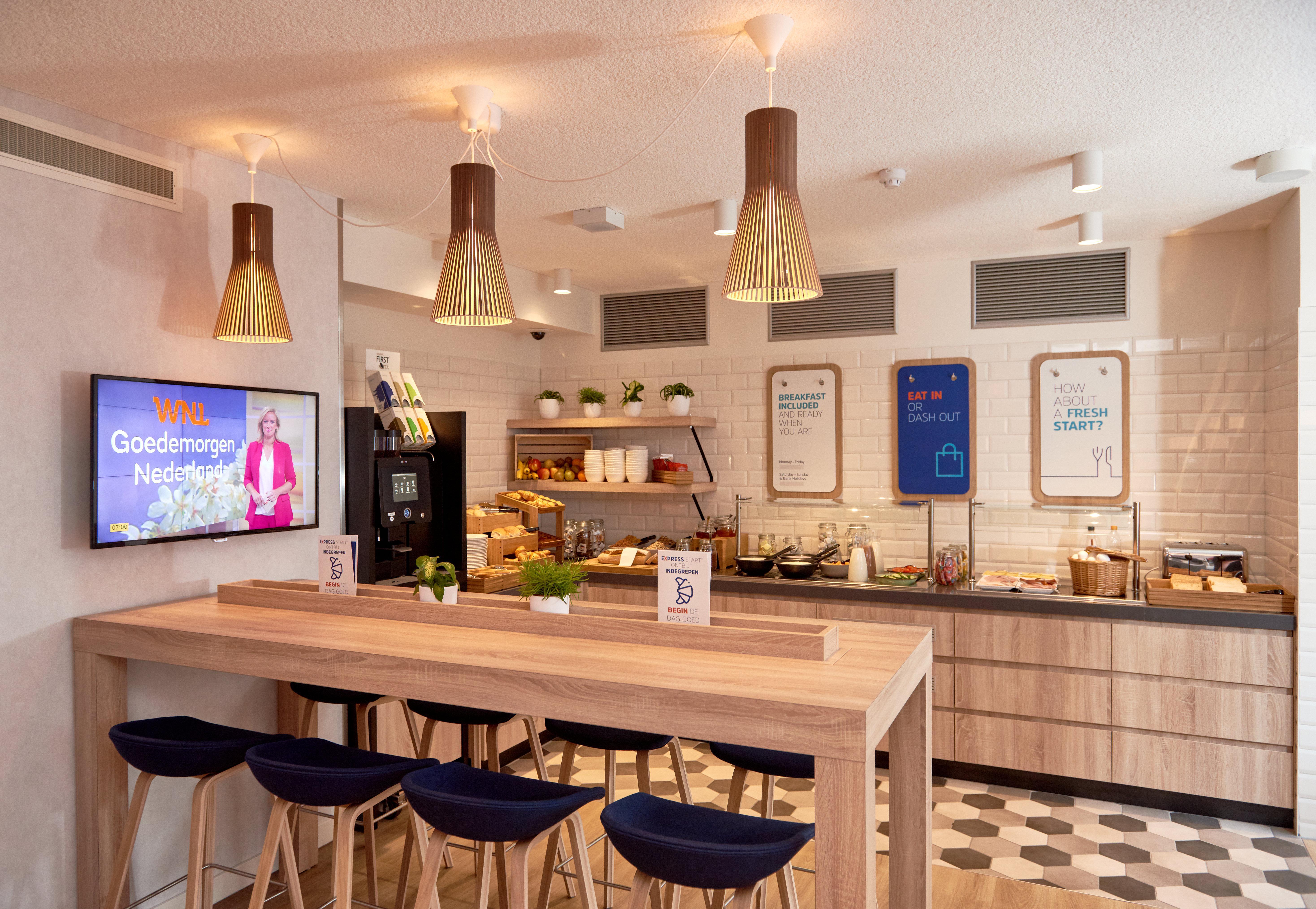 Holiday Inn Express Amsterdam - City Hall By Ihg Exterior foto